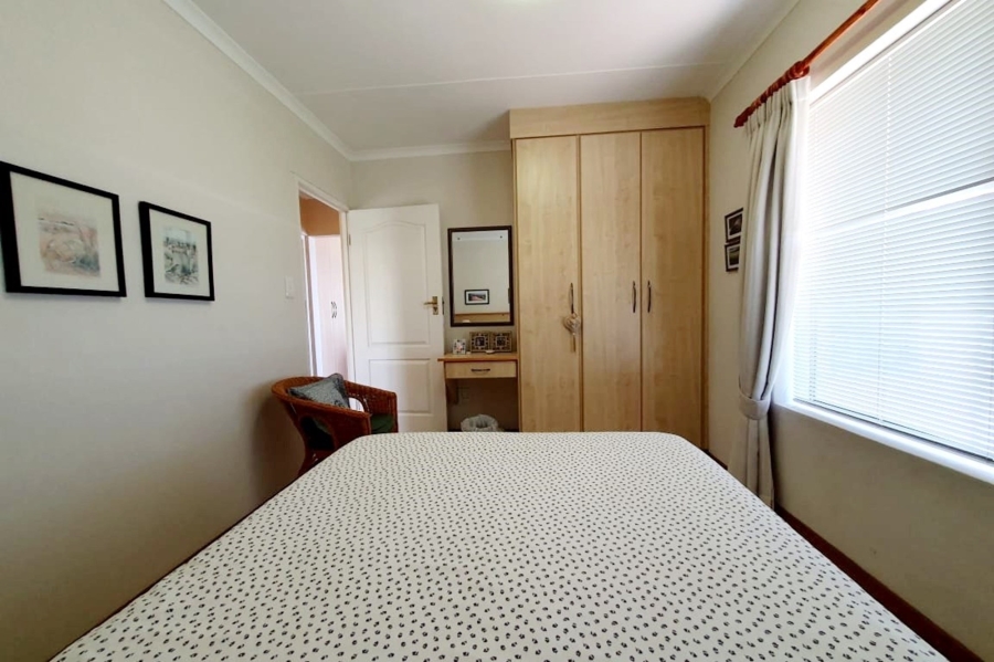 4 Bedroom Property for Sale in Boggomsbaai Western Cape